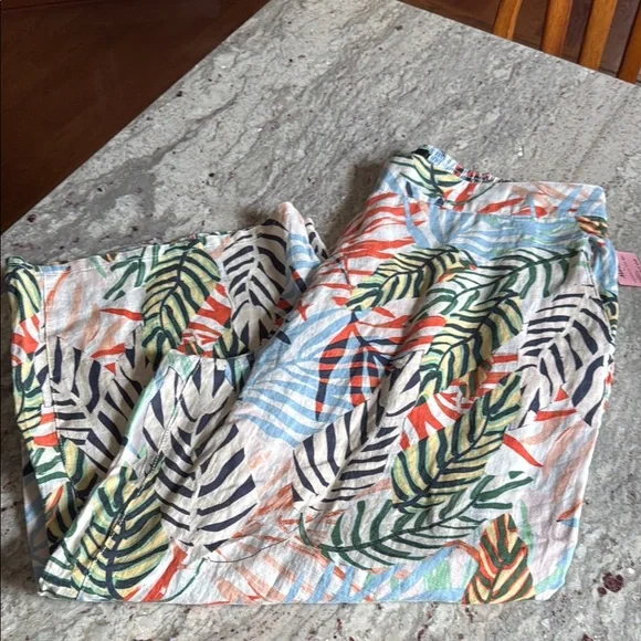 Tahari Multicolor Leaf Print Capri Pants - Picture 1 of 14